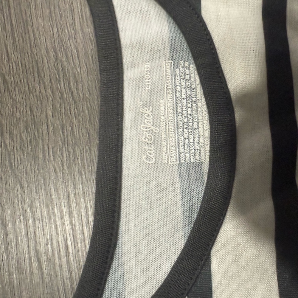 Cat & Jack Black and White Striped Kids Pajama Set - Picture 7 of 8